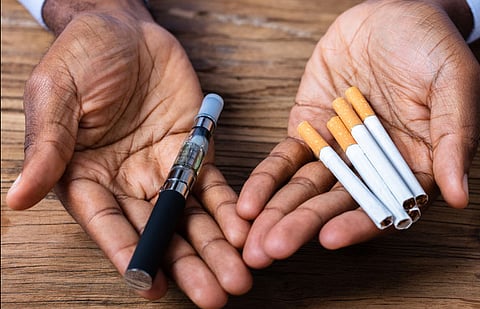 പുകവലിക്കുന്നതിനേക്കാൾ ആരോഗ്യകരമാണോ വേപ്പിംഗ് ?