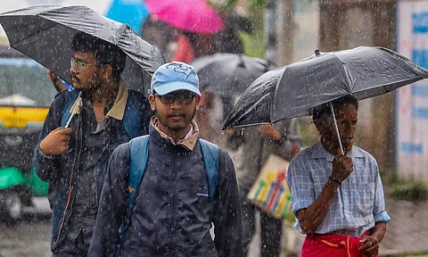 തെക്കന് തമിഴ്നാട്ടില് ശക്തമായ മഴ; മൂന്ന് ജില്ലകളിൽ ഓറഞ്ച് അലർട്ട് ; മഴക്കെടുതിയിൽ മരണം 5 ആയി | Heavy rains continue in south tamil nadu