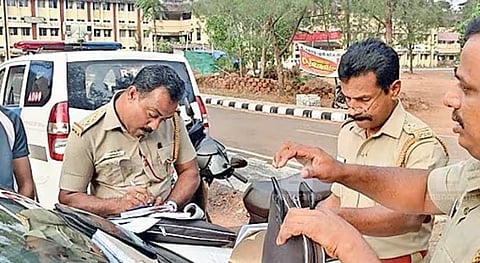 വാഹനാപകടങ്ങള് നിയന്ത്രിക്കാന് പൊലീസ് – എംവിഡി സംയുക്ത പരിശോധന ഇന്ന് മുതല്; ആദ്യഘട്ട പരിശോധന ബ്ലാക്ക് സ്പോട്ടുകള് കേന്ദ്രീകരിച്ച് | Police-MVD joint inspection
