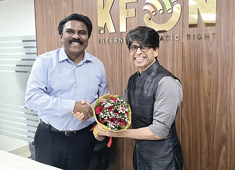 കേരളത്തിന്റെ ഡിജിറ്റല് മുന്നേറ്റങ്ങള്; കെ-സ്മാര്ട്ട്, കെഫോണ് എന്നിവയെ അഭിനന്ദിച്ച് പ്രമോദ് വര്മ്മ | Ksmart