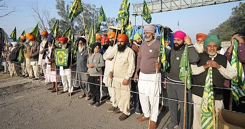 ചർച്ചയ്ക്ക് തയാറെന്ന് കേന്ദ്രം; ഡൽഹി ചലോ മാർച്ച് തൽക്കാലത്തേക്ക് അവസാനിപ്പിച്ച് കർഷകർ | ‘Delhi Chalo’ March