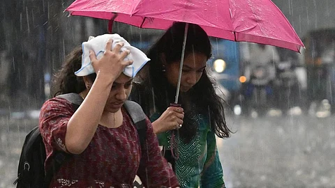 ഫെയ്ഞ്ചല് ചുഴലിക്കാറ്റ്: കർണാടകയിലെ 7 ജില്ലകളിലെ സ്കൂളുകൾക്കും കോളേജുകൾക്കും ചൊവ്വാഴ്ച അവധി | CYCLONE FENGAL