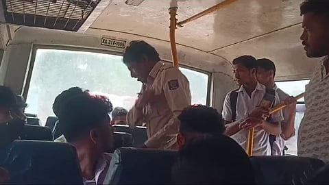 “സീറ്റിൽ ഇരിക്കാൻ പോലും അനുവദിക്കില്ല” , വിദ്യാർത്ഥികൾക്ക് നേരെ അസഭ്യം വർഷവും, അധിക്ഷേപവും; കൈയേറ്റം ചെയ്യാനും ശ്രമം; കണ്ടക്ടർക്കെതിരെ നടപടി ആവശ്യപ്പെട്ട് പ്രതിഷേധം