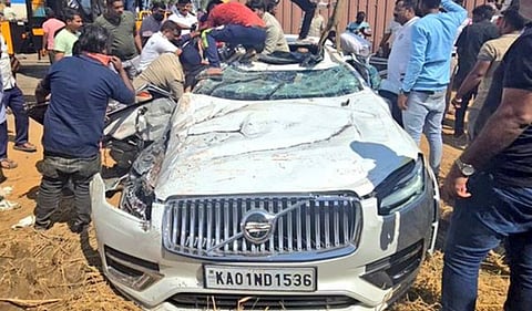 ബെംഗളൂരുവിൽ കാറിന് മുകളിലേക്ക് ലോറി മറിഞ്ഞു: കുട്ടികൾ ഉൾപ്പെടെ 6 പേർക്ക് ദാരുണാന്ത്യം | Accident in Bengaluru