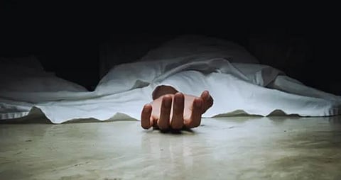 തൃശൂരിൽ അമ്മയും മകനും വീടിനുള്ളിൽ മരിച്ച നിലയിൽ; മൃതദേഹങ്ങൾക്ക് ദിവസങ്ങളുടെ പഴക്കം | Mother and son found dead in Thrissur