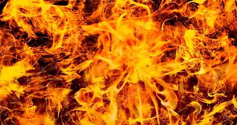 വണ്ടിപ്പെരിയാറിൽ വൻ തീപിടിത്തം; കമ്പ്യൂട്ടർ സെന്ററും ഡ്രൈവിങ് സ്കൂളും അടക്കം അഞ്ചു കടകൾ കത്തി നശിച്ചു | Vandiperiyar fire Break