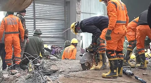 മൊഹാലിയിൽ ബഹുനില കെട്ടിടം തകർന്നു: രണ്ട് മരണം, നിരവധി പേർ കുടുങ്ങിയതായി സംശയം, രക്ഷാപ്രവർത്തനം പുരോഗമിക്കുന്നു | Mohali building collapse