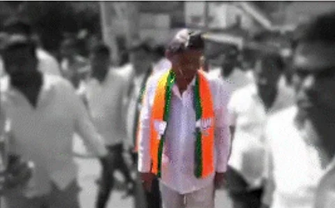 കർണാടകയിൽ ബലാത്സംഗ കേസിൽ ജാമ്യത്തിലിറങ്ങിയ ബി.ജെ.പി എം.എൽ.എക്ക് നേരെ മുട്ടയേറ് | egg thrown at karnataka bjp mla