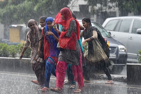 ഡിസംബർ 25, 26 തീയതികളിൽ തമിഴ്നാട്ടിൽ കനത്ത മഴയ്ക്ക് സാധ്യത: ജാഗ്രതാ നിർദ്ദേശം നൽകി കാലാവസ്ഥാ നിരീക്ഷണ കേന്ദ്രം | Heavy Rain Alert in Tamil Nadu