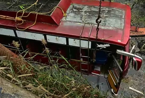 കനത്ത മഴ: പഞ്ചാബിൽ പാലത്തിന് മുകളിൽ നിന്ന് ബസ് മറിഞ്ഞു;  8 യാത്രക്കാർക്ക് ദാരുണാന്ത്യം | Punjab Bus Accident