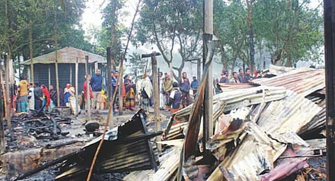 ശാന്തിയില്ലാതെ ബംഗ്ലാദേശ്: ക്രിസ്മസിന് പാതിരാ കുർബാനയ്ക്കിടെ തീവച്ച് നശിപ്പിച്ചത് 17 വീടുകൾ | Christmas Eve in Bangladesh