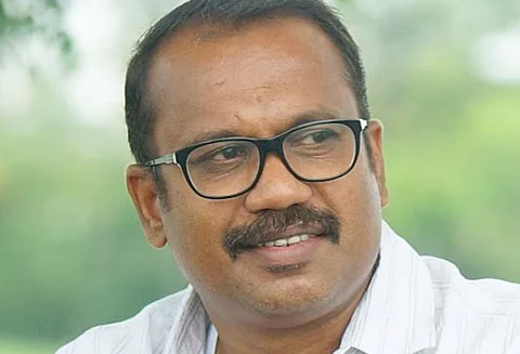 കടുത്ത തലവേദന അനുഭവപ്പെട്ടതിനെ തുടർന്ന് ആശുപത്രിയിൽ എത്തി : സംവിധായകൻ ഷാഫിയുടെ ആരോഗ്യനില ഗുരുതരമായി തുടരുന്നു