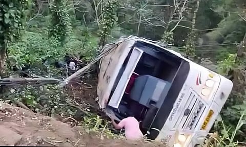 ഇടുക്കിയിൽ KSRTC ബസ് കൊക്കയിലേക്ക് മറിഞ്ഞ് അപകടം: മരണസംഖ്യ 4 ആയി | KSRTC Bus accident