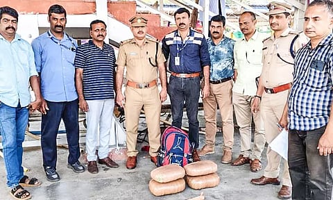 കോട്ടയം റെയിൽവേ സ്റ്റേഷനിൽ നിന്നും 7.1 കിലോ കഞ്ചാവ് പിടികൂടി | Kottayam Railway Station