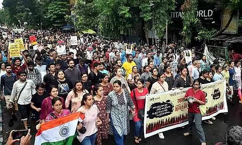 ആർ.ജി കർ ബലാത്സംഗക്കൊല; ഇരയുടെ മാതാപിതാക്കൾ രാഷ്ട്രീയം കളിക്കുന്നെന്ന് പശ്ചിമ ബംഗാൾ മന്ത്രി | Kolkata Doctor Rape Case