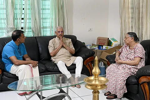 ‘കാണണമെന്ന് ആഗ്രഹിച്ചിരുന്നു’: വി എസിനെ സന്ദർശിച്ച് ഗവർണർ രാജേന്ദ്ര ആർലേക്കർ | Rajendra Arlekar met VS Achuthanandan