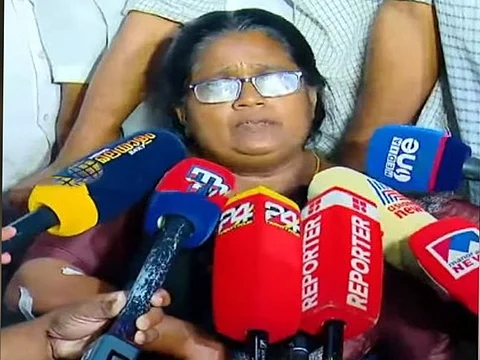 ഒരു സ്ത്രീയെന്ന പരിഗണന കിട്ടിയില്ല, വസ്ത്രങ്ങള് വലിച്ചൂരി, കാല് വെട്ടുമെന്ന് ഭീഷണി; സിപിഐഎമ്മിനെതിരെ കലാ രാജു | Kala Raju against CPI(M)
