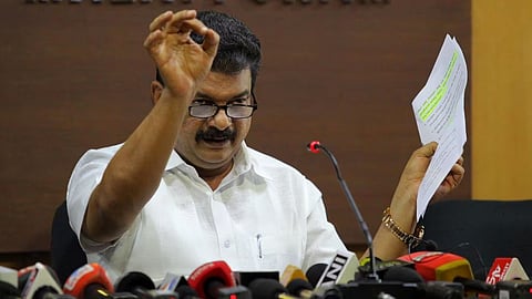 പാട്ടാവകാശ ഭൂമി സ്വന്തമാക്കിയ കേസ്; വിജിലൻസ് പഞ്ചായത്തിലെത്തി മൊഴിയെടുത്തു | P V Anwar