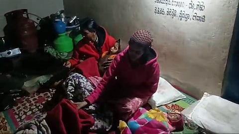 മൂന്ന് മാസത്തെ തിരിച്ചടവ് മുടങ്ങി; ഒന്നരമാസം പ്രായമുള്ള കൈക്കുഞ്ഞടക്കം ഏഴംഗ കുടുംബത്തെ വീട്ടിൽ നിന്നും പുറത്താക്കി ഫിനാൻസ് കമ്പനിയുടെ ക്രൂരത; പ്രതിഷേധവുമായി നാട്ടുകാർ