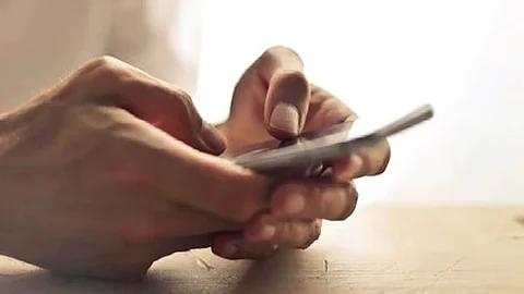 പരീക്ഷ ഹാളില് അധ്യാപകര്ക്ക് മൊബൈല് ഫോണ്വിലക്ക്; ഉത്തരവ് ഇറക്കി | Mobile phone