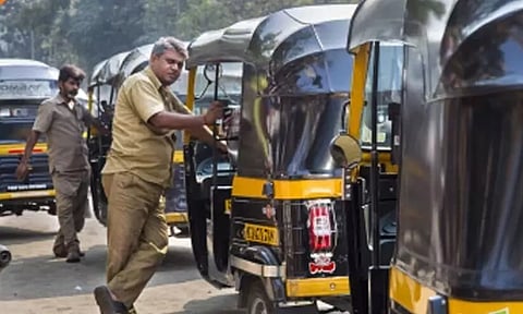ഓട്ടോ, ടാക്സി ഡ്രൈവർമാർക്ക് 10,000 രൂപ വീതം നൽകുമെന്ന് മഹാരാഷ്ട്ര | Maharashtra Auto Rickshaw and Meter Taxi Driver Welfare Board