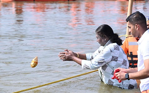 മഹാകുംഭമേള; ത്രിവേണിയിൽ സ്നാനം ചെയ്ത് രാഷ്ട്രപതി | Mahakumbha Mela