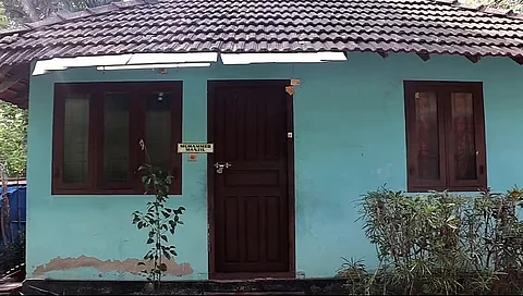 കൊടുങ്ങല്ലൂരില് മകൻ അമ്മയുടെ കഴുത്തറുത്തു കൊല്ലാൻ ശ്രമിച്ചു; അമ്മ അതീവ ഗുരുതരാവസ്ഥയില് | Murder Attempt