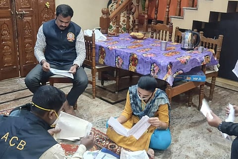 ACB conducing raid on Karnataka govt officials