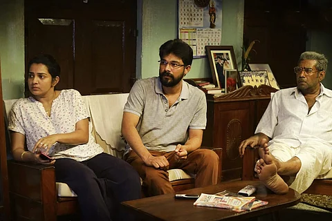Still from Aarkariyam