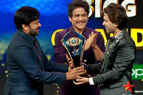 Abijeet Duddala receiving the trophy from Chiranjeevi and Nagarjuna
