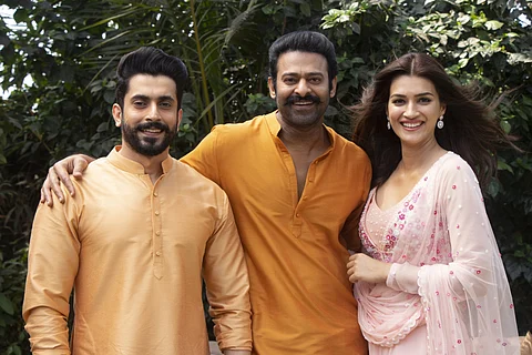 Prabhas is seen in orange kurta, alongwith Sunny and Kriti.