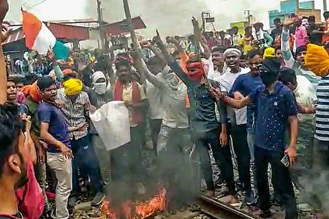 Youths protesting the Union government’s Agnipath scheme for recruitment to the military in Kaimur, Bihar.