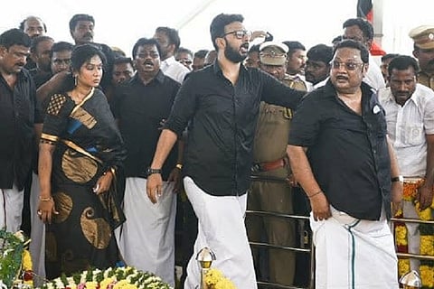 Alagiri's peace rally ends, pays respects to Karunanidhi