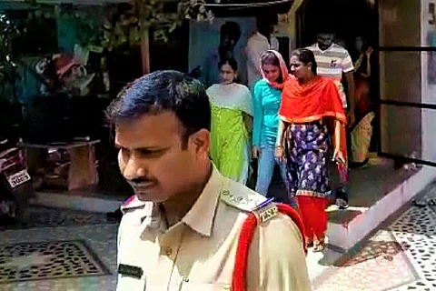 Maruthi Rao death: Amrutha tries to attend father's last rites, blocked by family