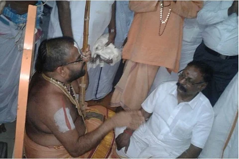 Andal row: Dinamani editor Vaidyanathan meets Srivilliputhur temple head, apologises