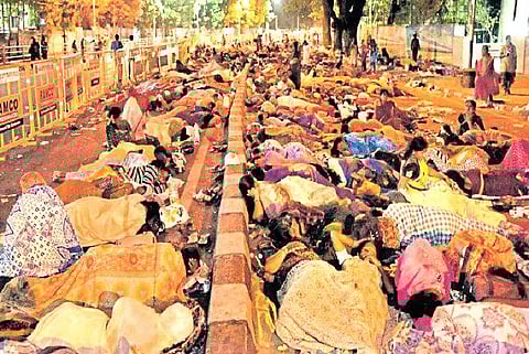Why did thousands of women sleep on a public road under the Bengaluru sky?