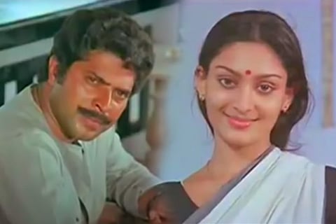 Still from Arapatta Kettiya Gramathil showing Mammootty and Unni Mary