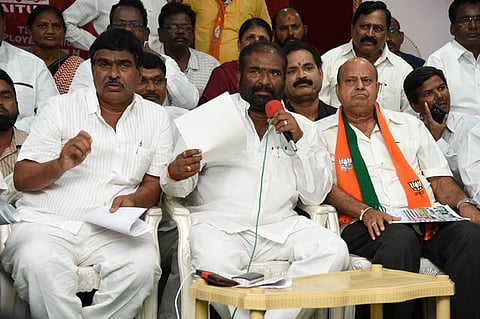 Despite KCR's deadline, Telangana RTC employees continue strike