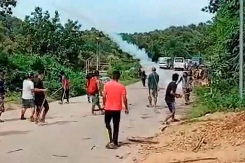 Cachar: Locals during a clash with police personnel at Assam-Mizoram border at Lailapur in Cachar district, Monday, July 26, 2021. 6 police personnel died and many were injured