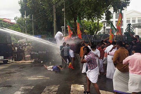 Protest in front of Kerala Secretariat demanding Minister Jaleel's resignation