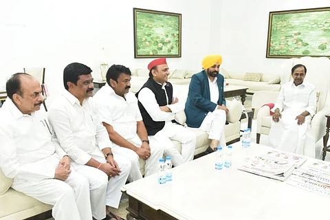 BRS event in Khammam: Bhagwant Mann, Kejriwal, Akhilesh Yadav visit Yadadri temple