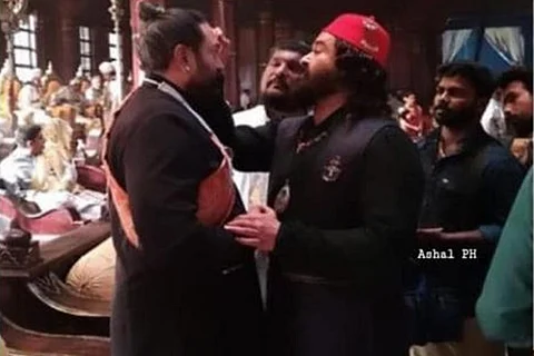 Mohanlal and Baburaj on sets of Marakkar: Arabikadalinte Simham