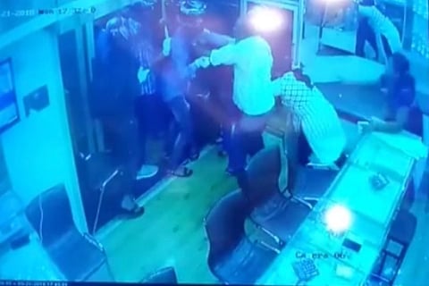 Watch: Bengaluru sisters chase gang of 6 robbers out from dad's jewellery store