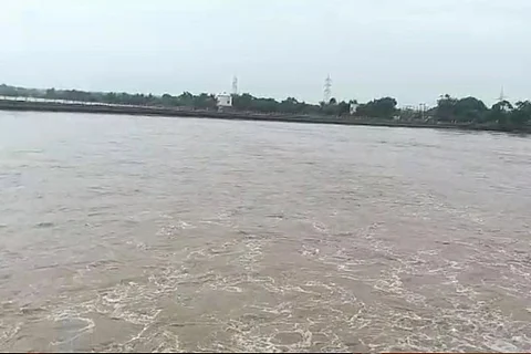 No masks, sanitizers: People in Karnataka flood relief camps fear contracting COVID-19