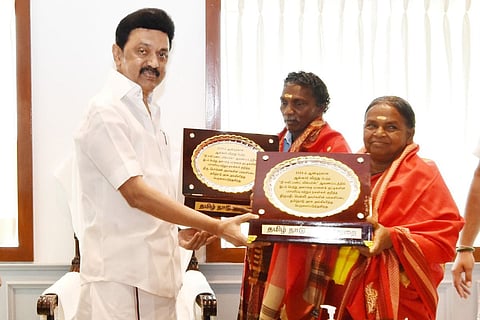 Bomman and Bellie receiving citation from Tamil Nadu CM MK Stalin