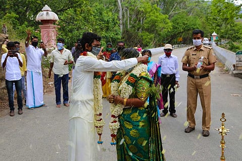 In pics: Couple gets married at Tamil Nadu-Kerala border to avoid quarantine hassles