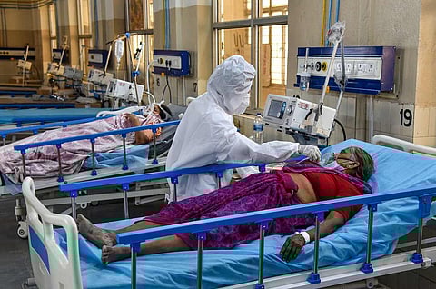A medical professional treating a coronavirus patient