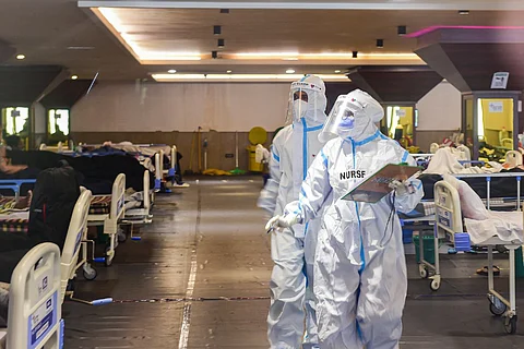 Medics inspecting patients at a COVID isolation ward