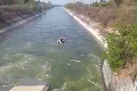The car floating in the canal