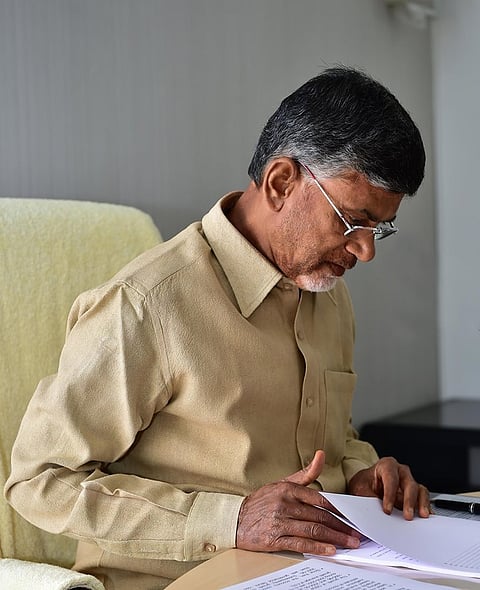 Naidu writes to Paneerselvam: assures speedy magisterial enquiry in Chitoor incident